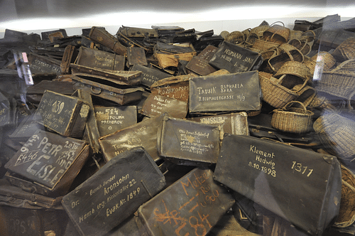 Luggage of Auschwitz Victims (by Jorge Láscar, CC BY)